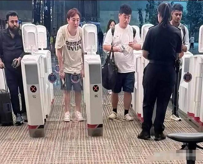 王健林被限制高消费，王思聪在新加坡当背包客，一个时代的远去！（组图） - 41