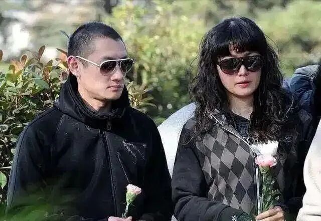 宣布正式结婚！娶小18岁娇妻，亲女友癌症去世（组图） - 24