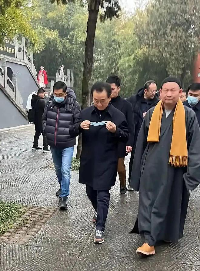 王健林被限制高消费，王思聪在新加坡当背包客，一个时代的远去！（组图） - 35