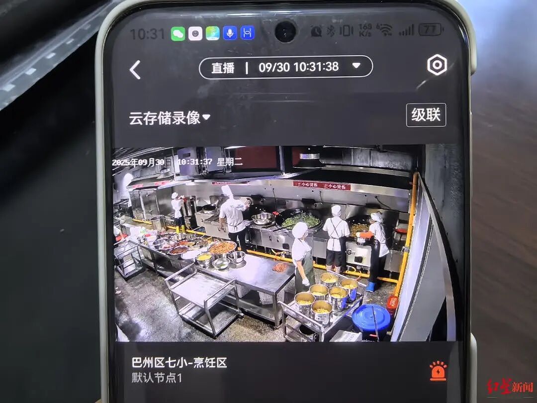 四川一小学“妈妈食堂”引关注：从学生家长中招聘18名妈妈、2名奶奶做饭，校长称为让学生吃上放心餐（组图） - 2