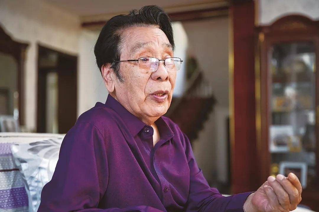 歌唱家克里木：演出摔断三根肋骨，妻子截肢，人生坚强有泪（组图） - 17