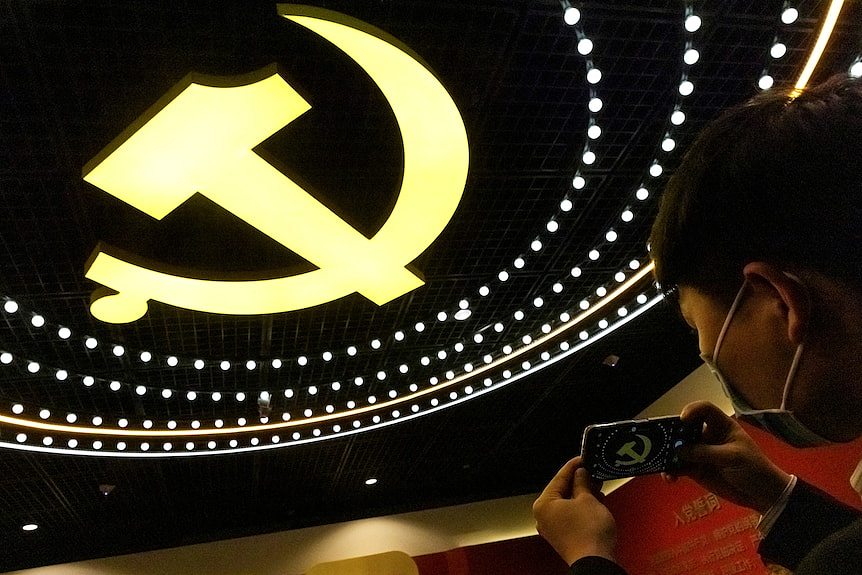 外界聚焦二十大四中全会的人事变动（图） - 1