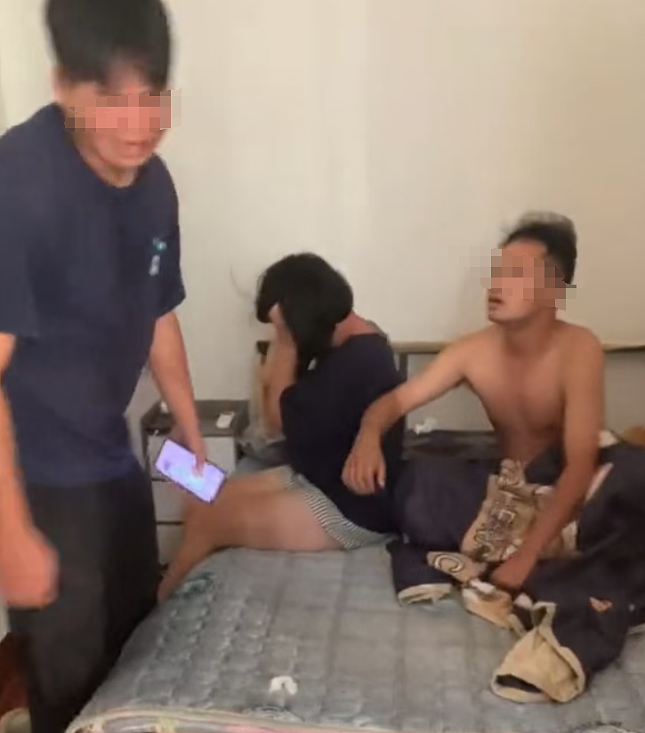 女生劈腿被抓包9分钟视频传疯:男小三长相让全网绷不住了(视频/组图) - 11