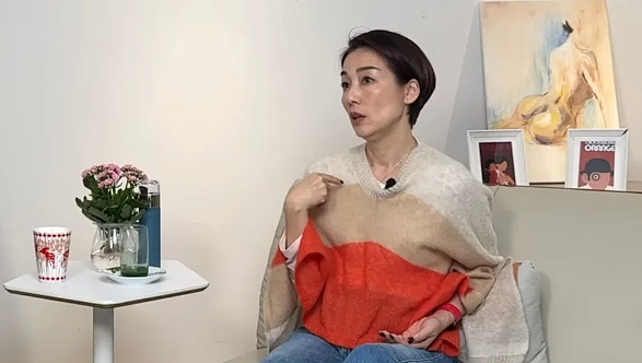 TVB视后两年没剧拍自爆不离巢原因,素颜上镜直播教化妆,网友赞皮肤很好(组图) - 7