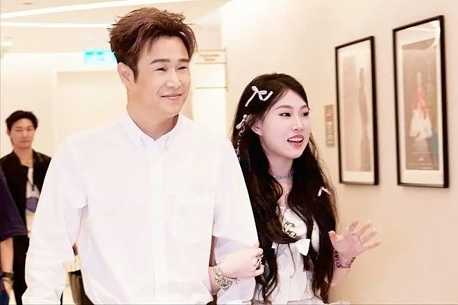 沈阳沈佳润父女互动引关注，主办方请沈佳润就好，她爹会跟着去的（组图） - 4