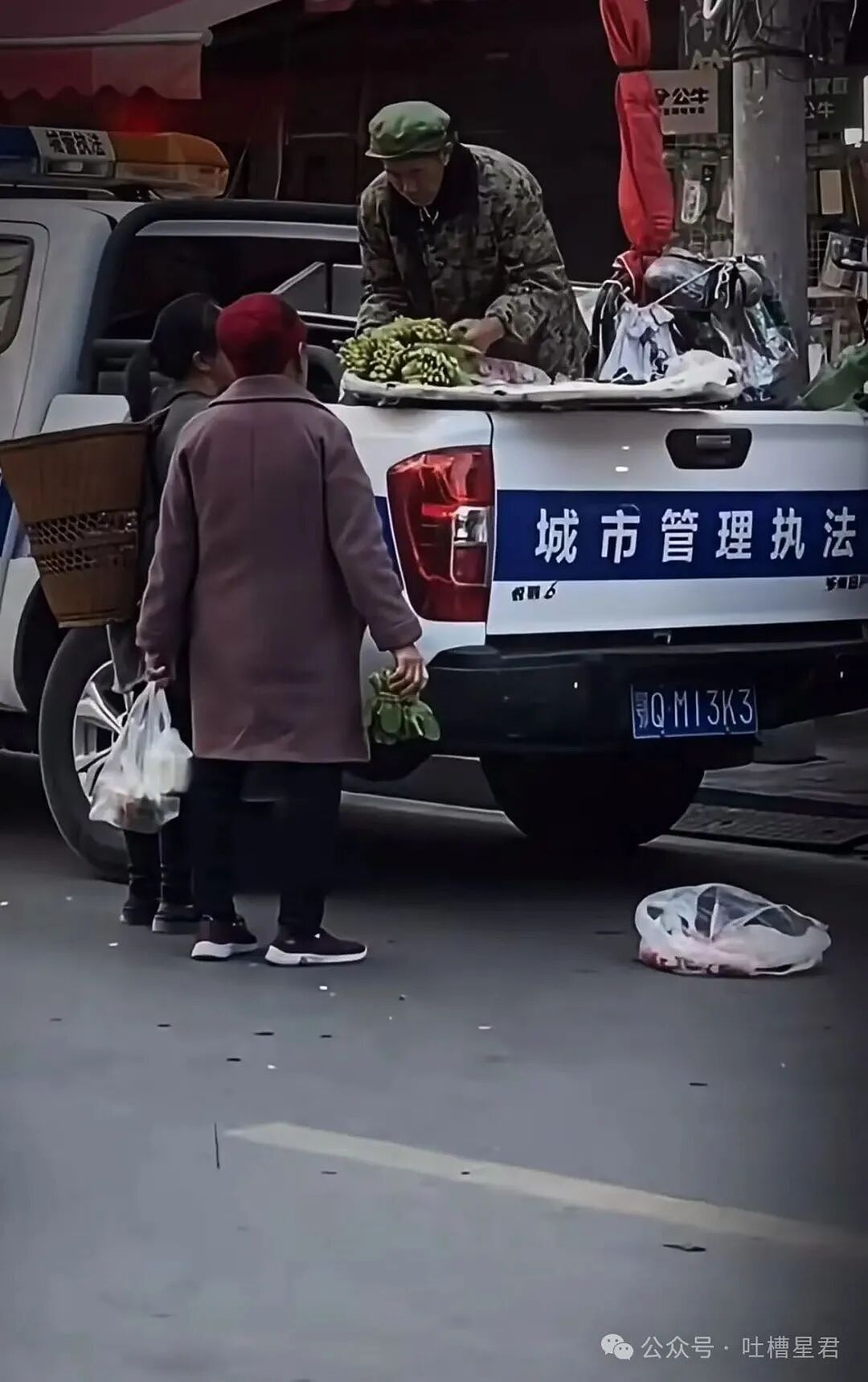【爆笑】给男同事分零食却被误会…？啊啊啊到底有多自信才能如此自恋（组图） - 10