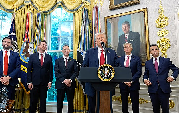 重磅!美国药价要变天了!特朗普联手辉瑞,TrumpRx平台即将上线,药价最高降90%(组图) - 1