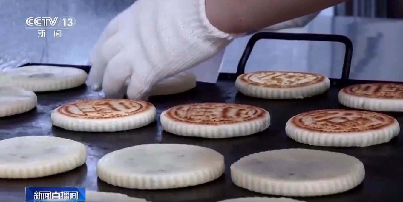 内地以腐乳、老醋、蟋蟀作馅料制成月饼？　网民：蟑螂月饼不远了（组图） - 5