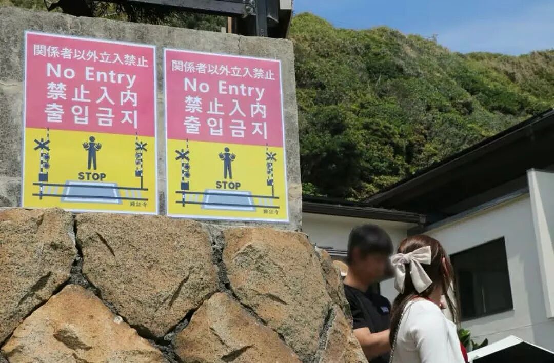 日本镰仓的外国游客已经憋不住了！景点到处惊现“尿瓶”，当地居民哀嚎：住不下去了！（组图） - 9