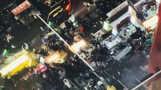 夜市激战！昆明城管恶斗摊贩6小时，杯碟盆椅乱飞现场画面曝（视频/组图） - 1
