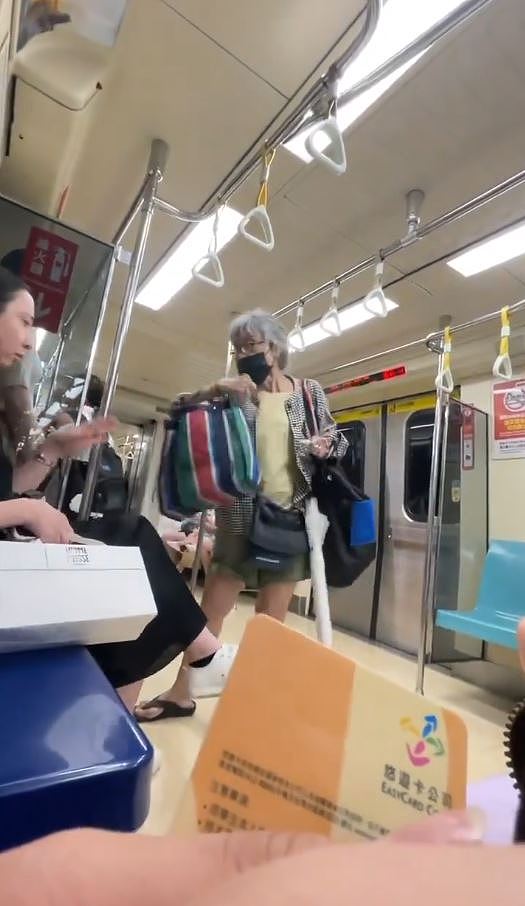 台湾地铁穿裙男踹野蛮阿婆被叫好！阿婆竟是通缉犯（视频/组图） - 4