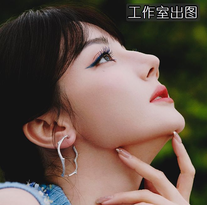 热巴时装周用力过猛，生图妆容显脏还卡粉，真实皮肤状态不佳（组图） - 4