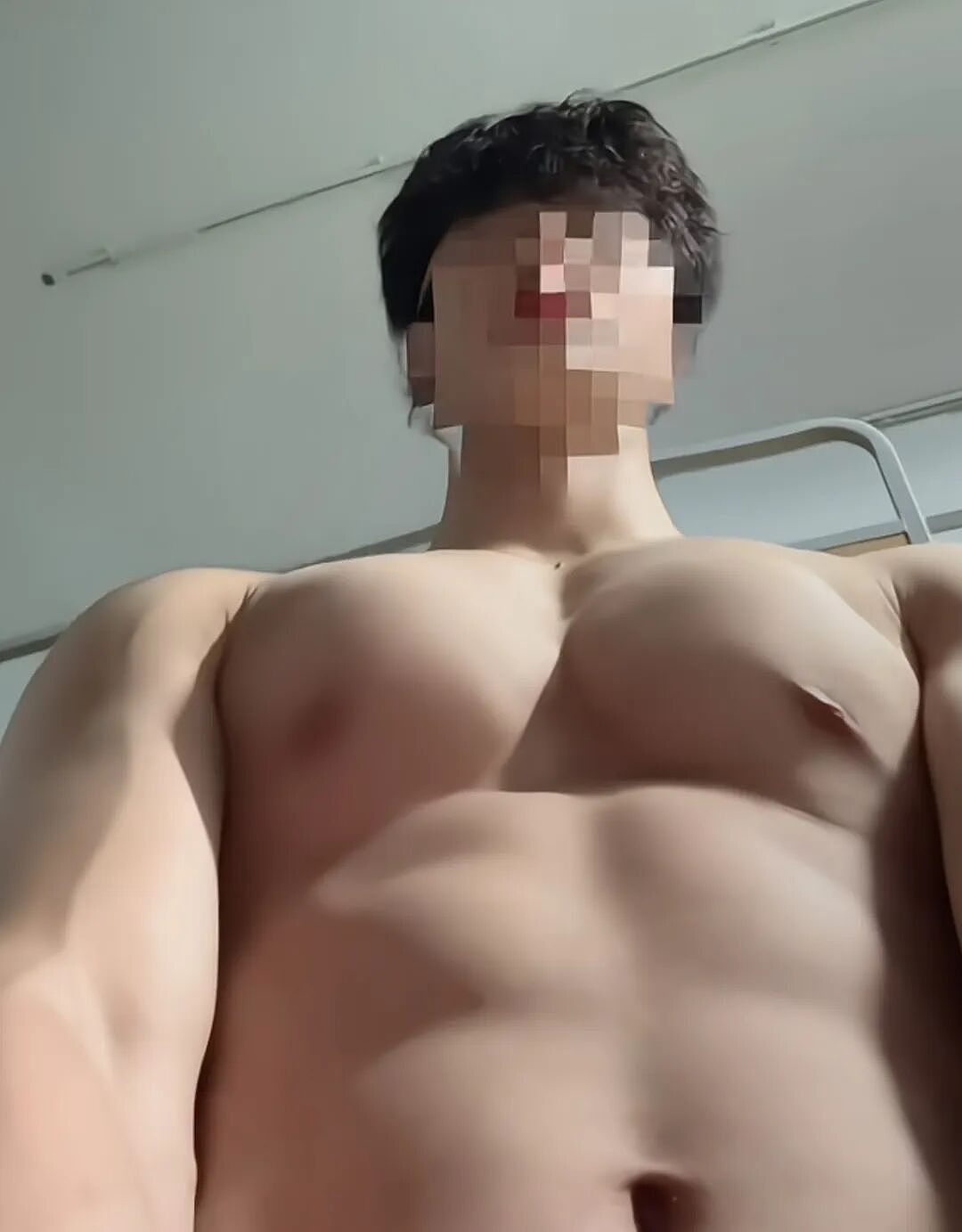 【帅哥】195山东肌肉猛男，eating视角超给力，网友：整个吃掉....（组图） - 4