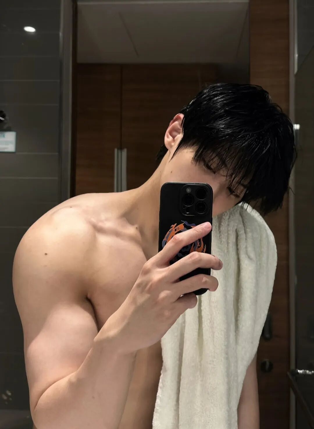 【帅哥】189高颜值大胸肌男大爆照！衣服都要被撑爆了...（组图） - 18