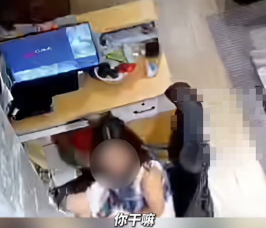 大龄老头重病还坚持扒女护工衣服,1分钟视频疯传这表情太欠打!(视频/组图) - 10