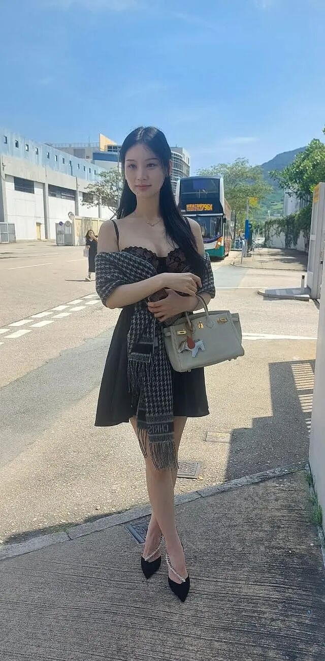 两年赚100万美元也要选美！金融圈才女，成了闯荡娱乐圈的顶级人设？（组图） - 3