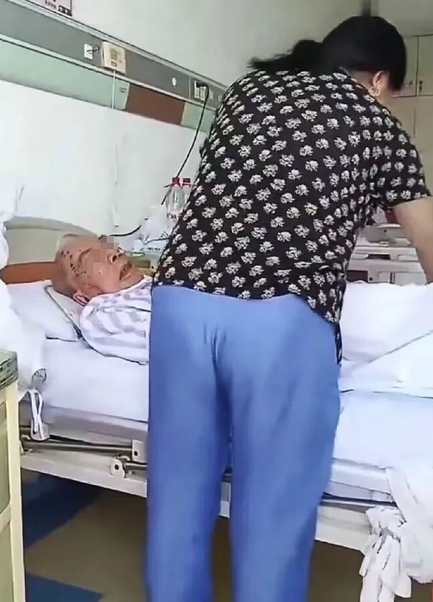 大龄老头重病还坚持扒女护工衣服,1分钟视频疯传这表情太欠打!(视频/组图) - 3