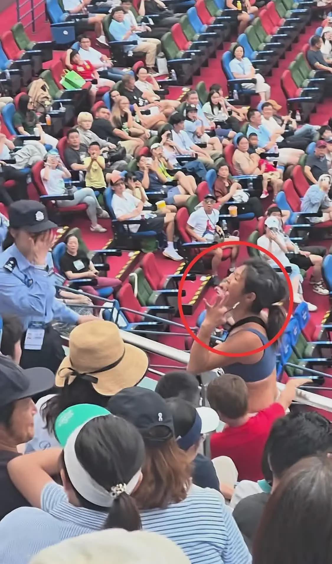 女子大闹网球赛后续：一家三口正脸曝光，其老公身份被扒是个高管（组图） - 2