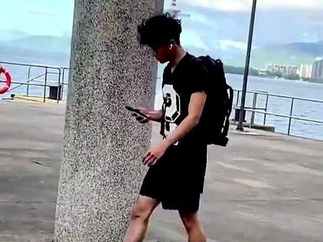 谢霆锋大儿子被夸赞很有礼貌，张柏芝穿秋装现身重庆，出现水桶腰（组图） - 2