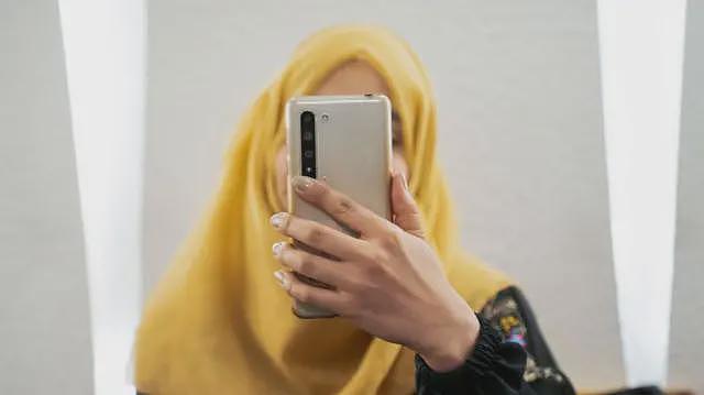 塔利班切断网路，阿富汗女性失去她们的“最后希望”（组图） - 1