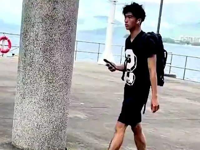 谢霆锋大儿子被夸赞很有礼貌，张柏芝穿秋装现身重庆，出现水桶腰（组图） - 3