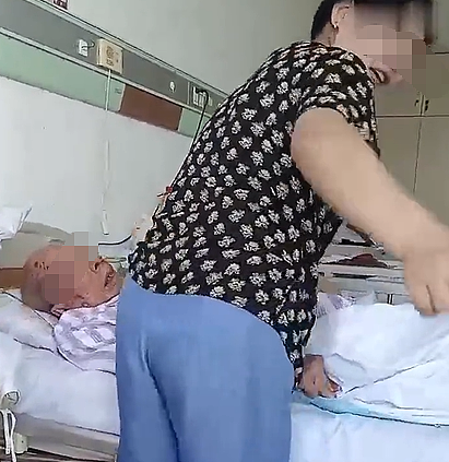 大龄老头重病还坚持扒女护工衣服,1分钟视频疯传这表情太欠打!(视频/组图) - 13