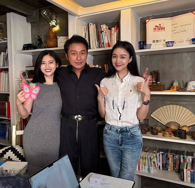 马景涛搂小26岁女友甜蜜合照，被指有老人味，女友在线回怼超霸气（组图） - 1