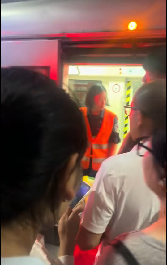 大连地铁发生故障停运1小时，目击者称看到担架和警车，工作人员否认地铁和人相撞（组图） - 2