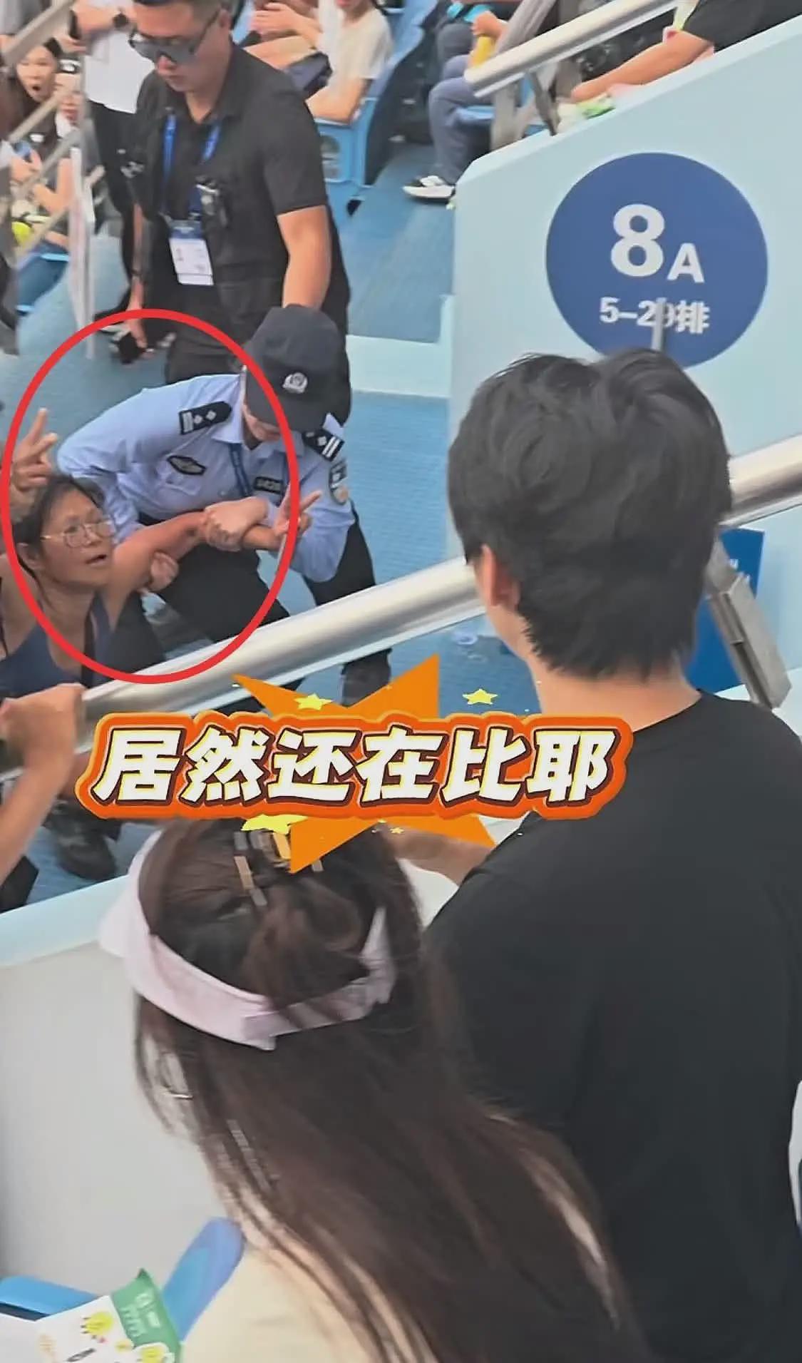 女子大闹网球赛后续：一家三口正脸曝光，其老公身份被扒是个高管（组图） - 7