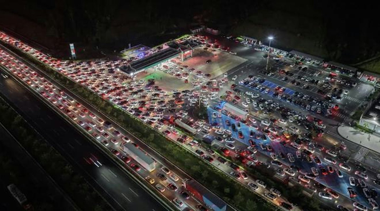 深圳车主15小时没开出广东，高速路塞车画面极震撼（组图） - 3