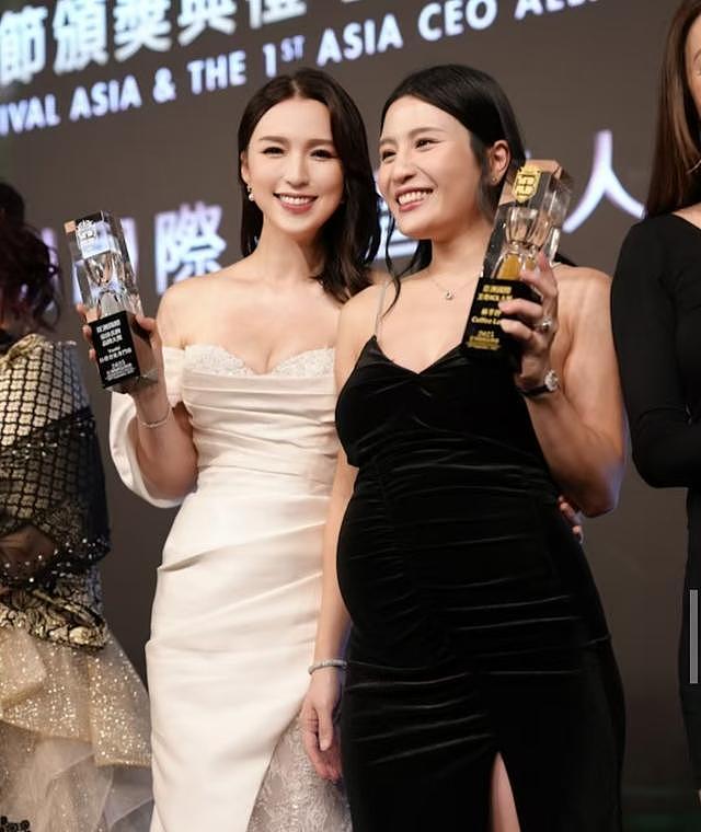 有争议！前TVB女神获美胸大奖晒丰满身材却引负评：以后穿高领（组图） - 5