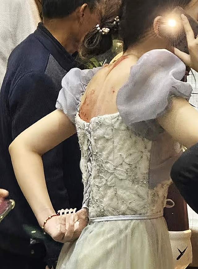 江苏一酒店坍塌！4家正举行婚宴，新娘宾客浴血逃生，伤亡情况披露（视频/组图） - 4