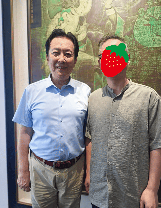 唐国强带妻子会友，夫妻年龄差距明显，壮丽身材丰腴但还是很漂亮（组图） - 4
