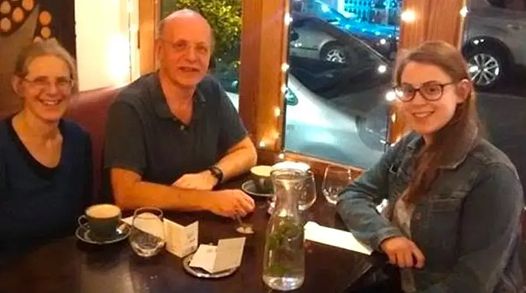 闹大了！格拉学生在毕业典礼当天自杀，因挂科无法毕业？结果发现成绩算错了（组图） - 7