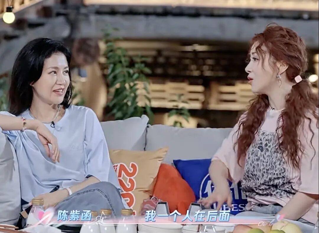 50岁陈紫函单方面“被离婚”,你们吹捧的姐弟恋也就那样(组图) - 12