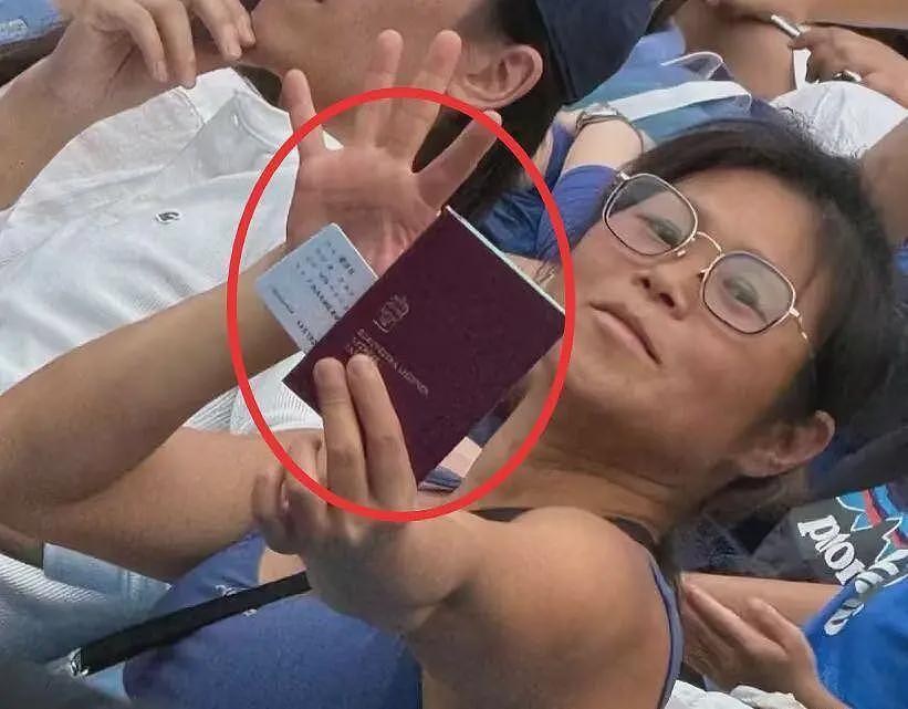 女子大闹网球赛后续：一家三口正脸曝光，其老公身份被扒是个高管（组图） - 9
