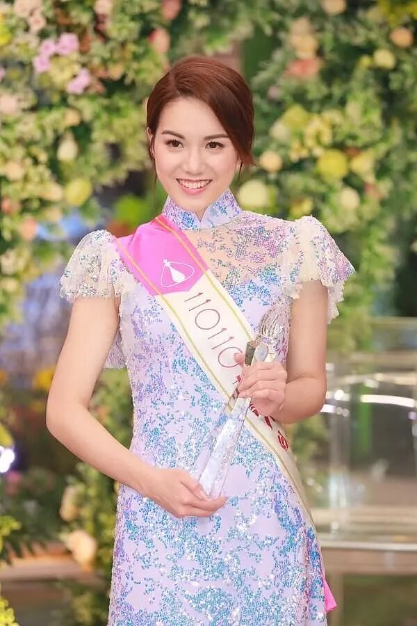 两年赚100万美元也要选美！金融圈才女，成了闯荡娱乐圈的顶级人设？（组图） - 4