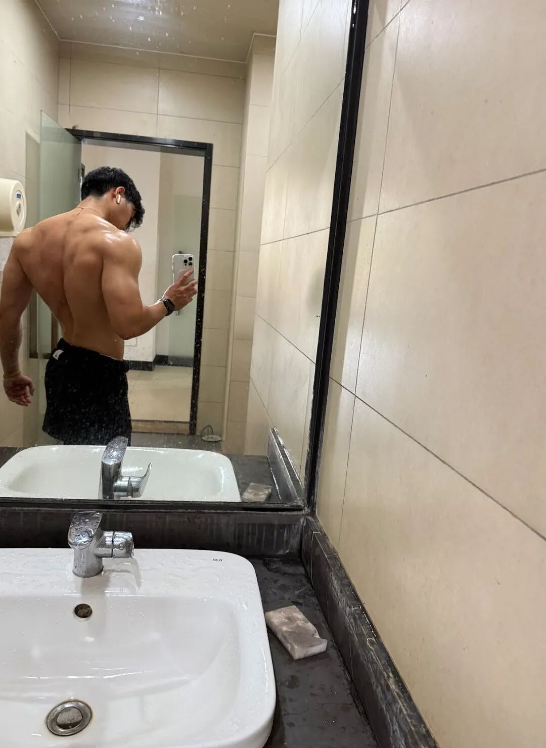 【帅哥】195山东肌肉猛男，eating视角超给力，网友：整个吃掉....（组图） - 13