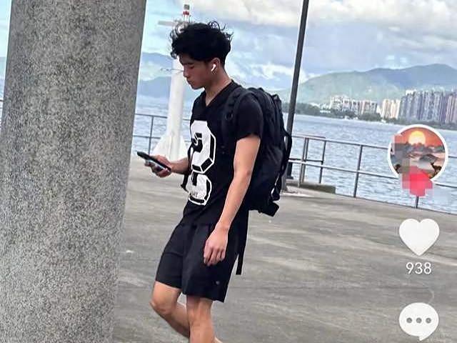 谢霆锋大儿子被夸赞很有礼貌，张柏芝穿秋装现身重庆，出现水桶腰（组图） - 1