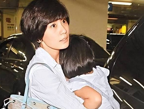 知名女星老公被捕！赶航班帮还罚款，品名争夺女儿抚养权！老公婚内出轨勾引闺蜜？（组图） - 1