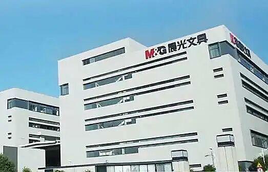 从17岁辍学到身家 90 亿，他靠“降维打击”逆袭成顶流（组图） - 3