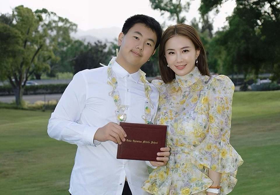 香港知名女星移居美国，豪宅背山靠海，未婚生子感情状况成谜（组图） - 5