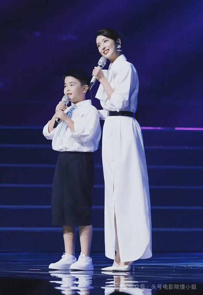 吴京儿子等8娃登杂志封面!星二代批量亮相,被质疑娱乐圈继承制(组图) - 5
