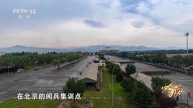 首次披露:九三阅兵式所用刺刀全开刃(组图) - 3