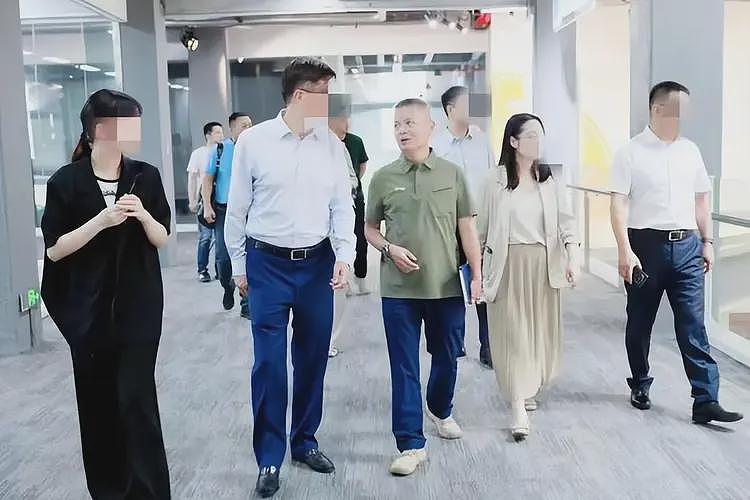 宗馥莉“心腹”严学峰突然被查，被查的原因疑似曝出，网友炸锅（组图） - 5