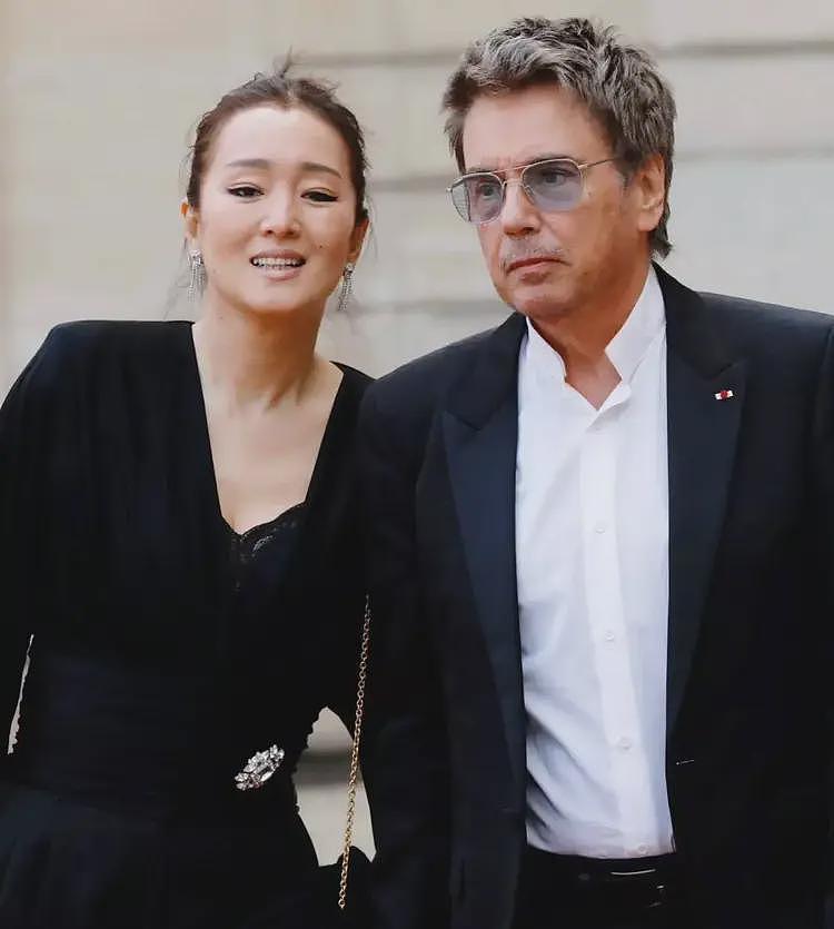 曝张艺谋巩俐分手内幕：女方负气移情，张艺谋分手后哭着倾诉一晚（组图） - 10