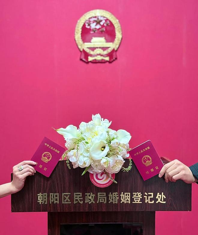 李纯马𬱖国庆节官宣结婚，晒结婚证幸福满溢，二人恋情时间线曝光（组图） - 5