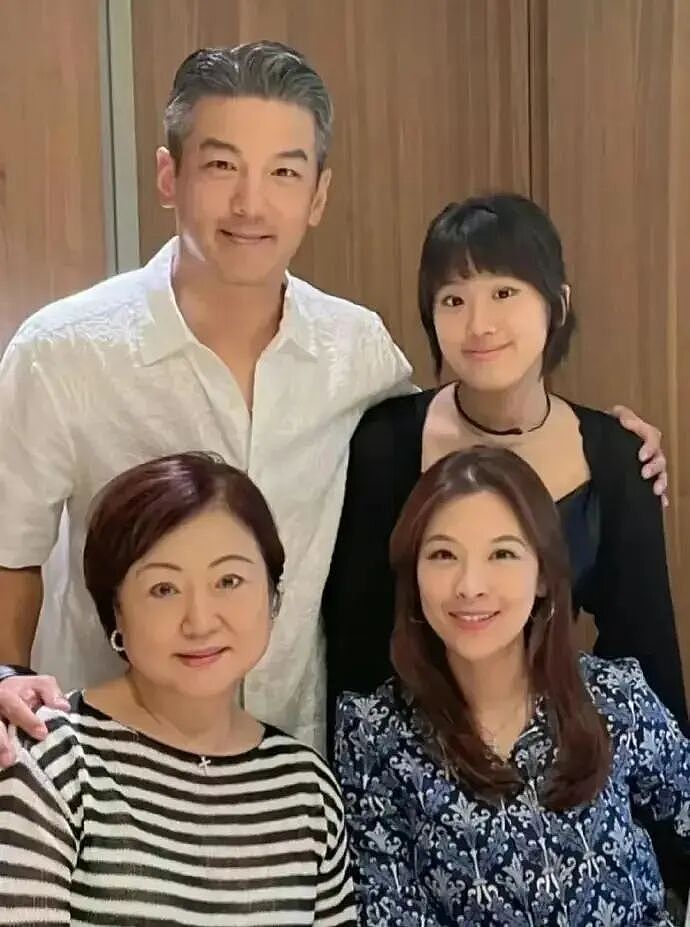 知名女星老公被捕！赶航班帮还罚款，品名争夺女儿抚养权！老公婚内出轨勾引闺蜜？（组图） - 22