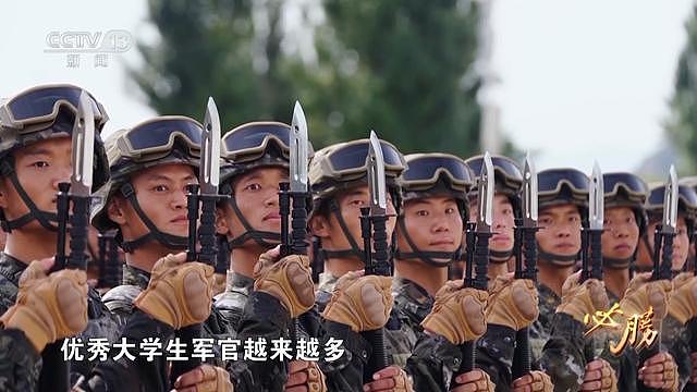 首次披露:九三阅兵式所用刺刀全开刃(组图) - 5