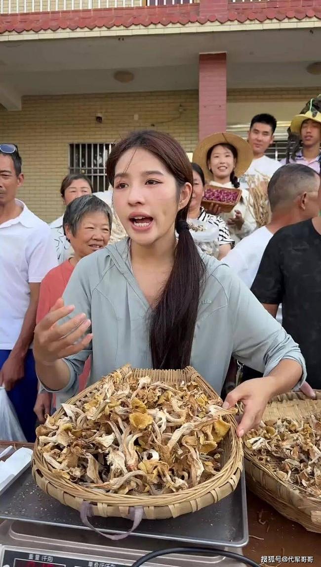 中国“尬舞网红”自曝遭前夫家暴,花其百万泡妞(组图) - 13